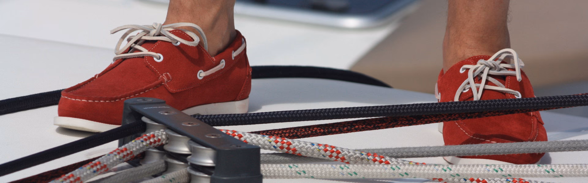 Czy buty żeglarskie są konieczne na jachcie?