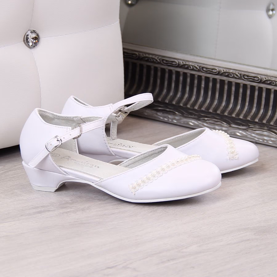 Jakie buty dla dziewczynki na komunię?