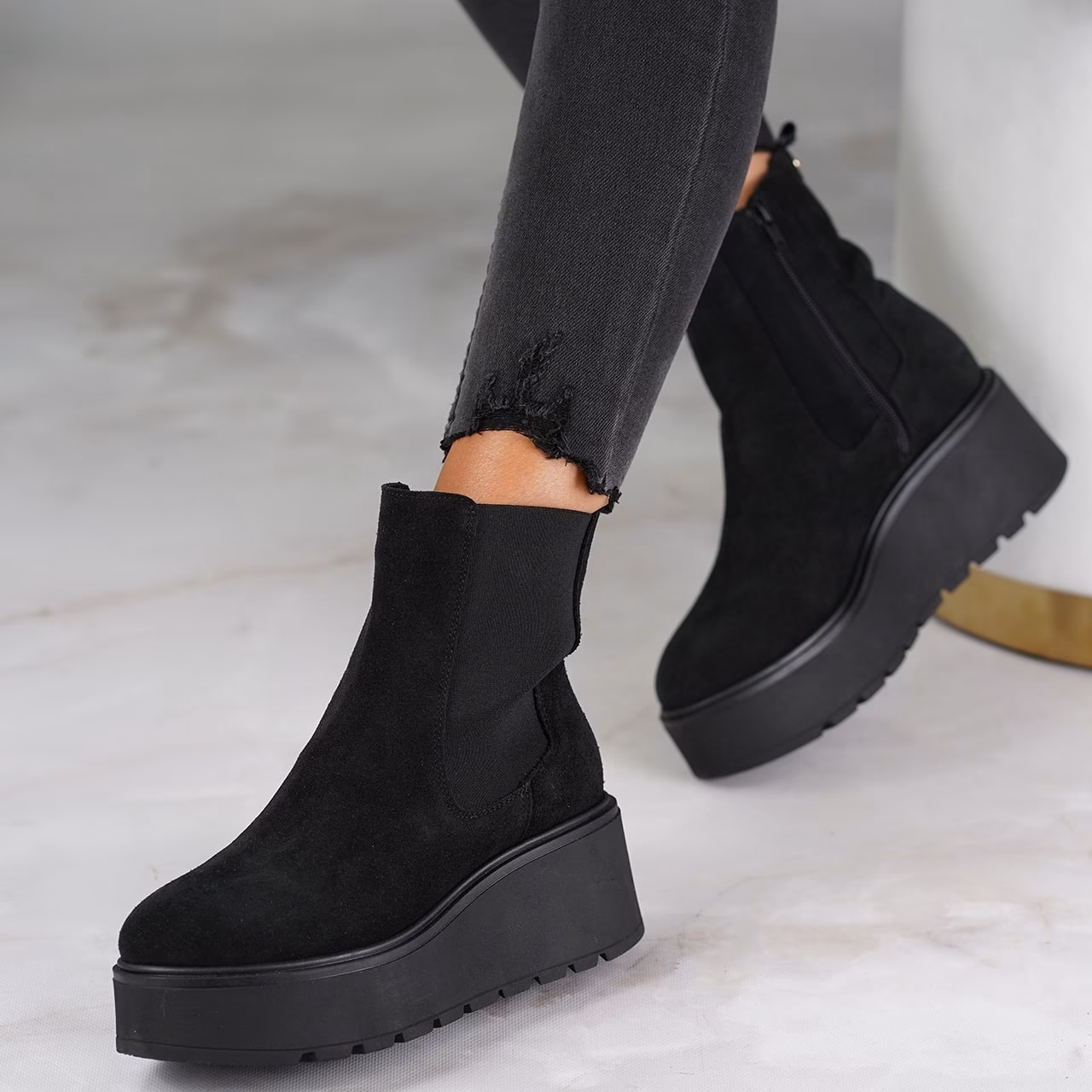 Do czego nosić buty na koturnie?