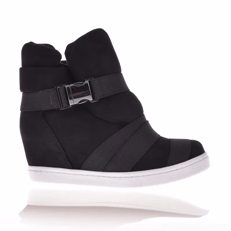 Jak nosić buty na koturnie?