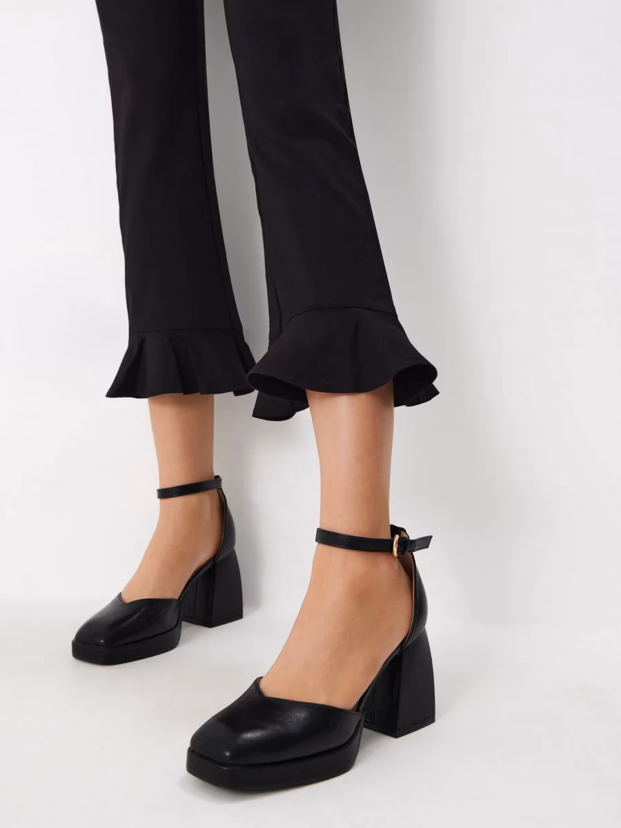 Jak nosić buty na obcasie ze sprzączką?