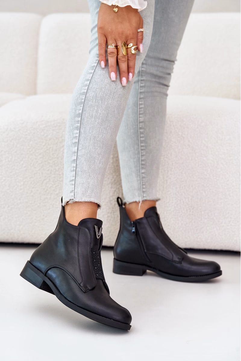 Jak nazywają się buty na płaskim obcasie?