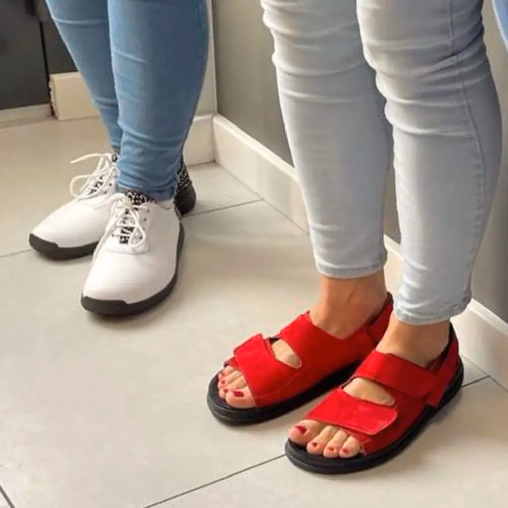 Jak dobrać buty na haluksy i płaskostopie?