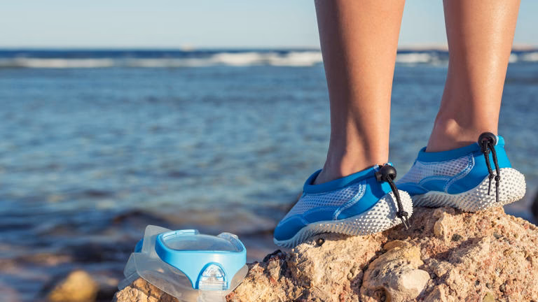 Jakie buty na kamienistą plażę?