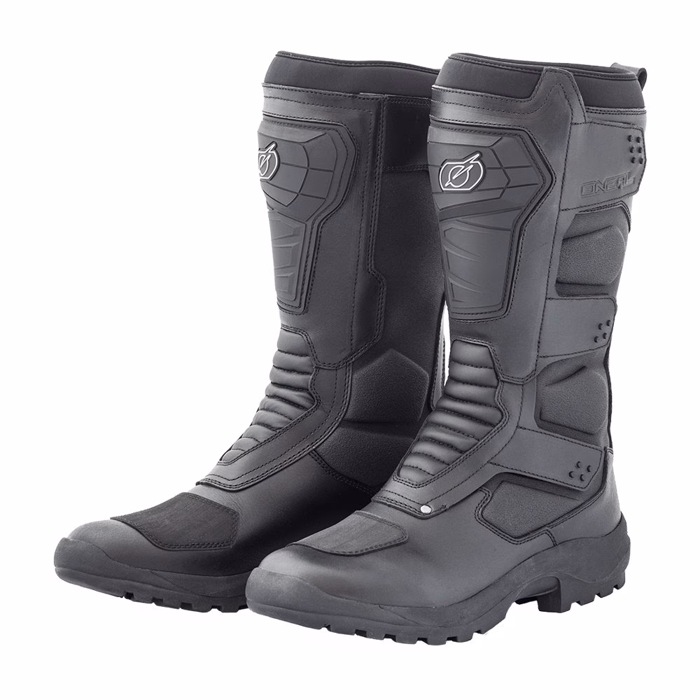 Czy potrzebne są specjalne buty do jazdy quadem?