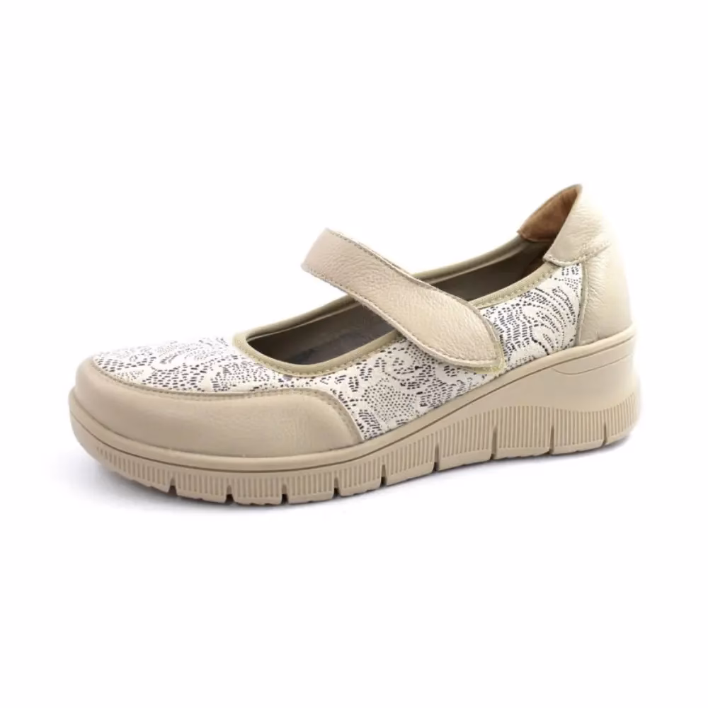 Jakie buty dla osoby z szeroką stopą?