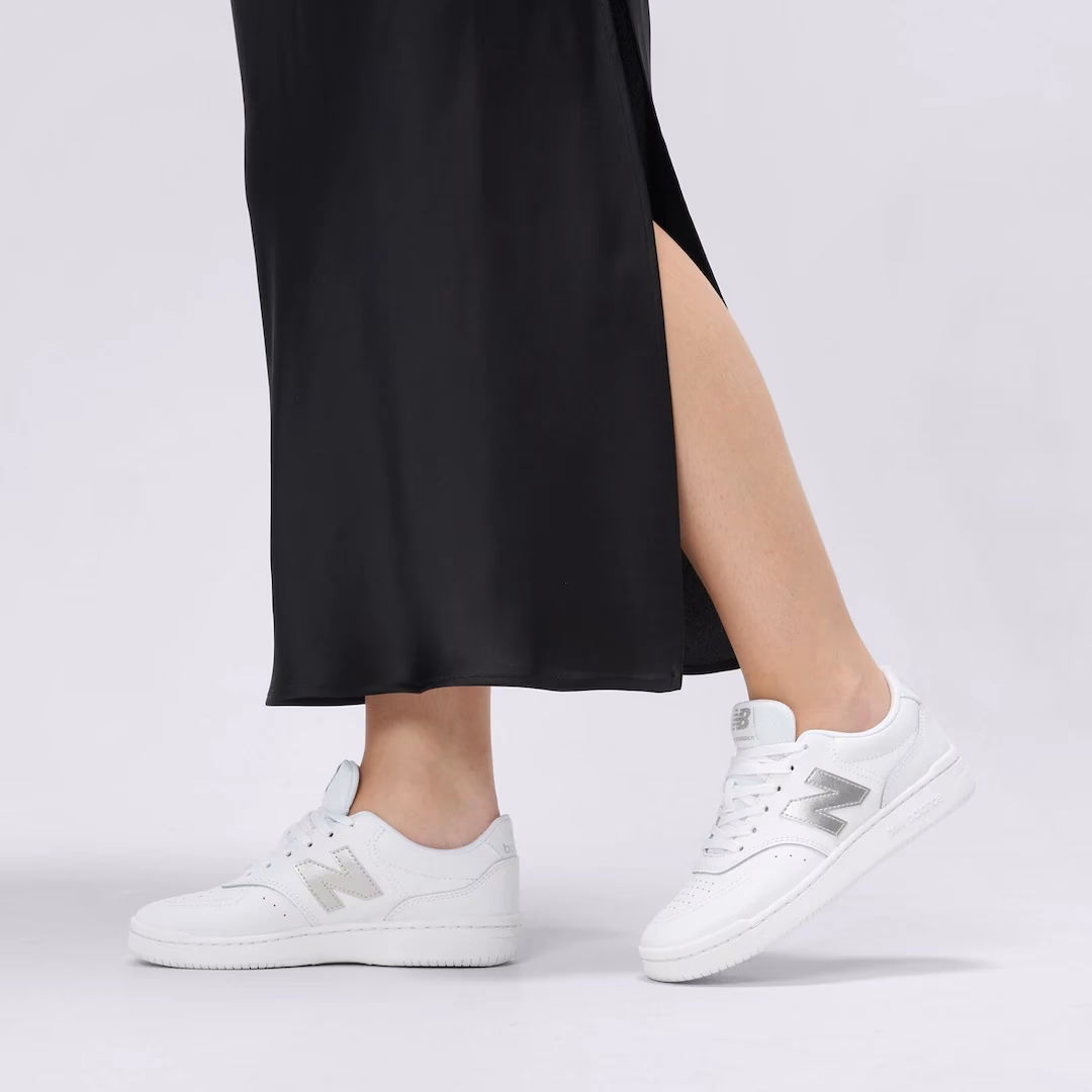 Czy białe buty New Balance są modne?