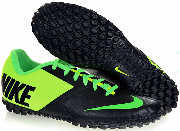 Czym się różnią buty halowe od turfów?