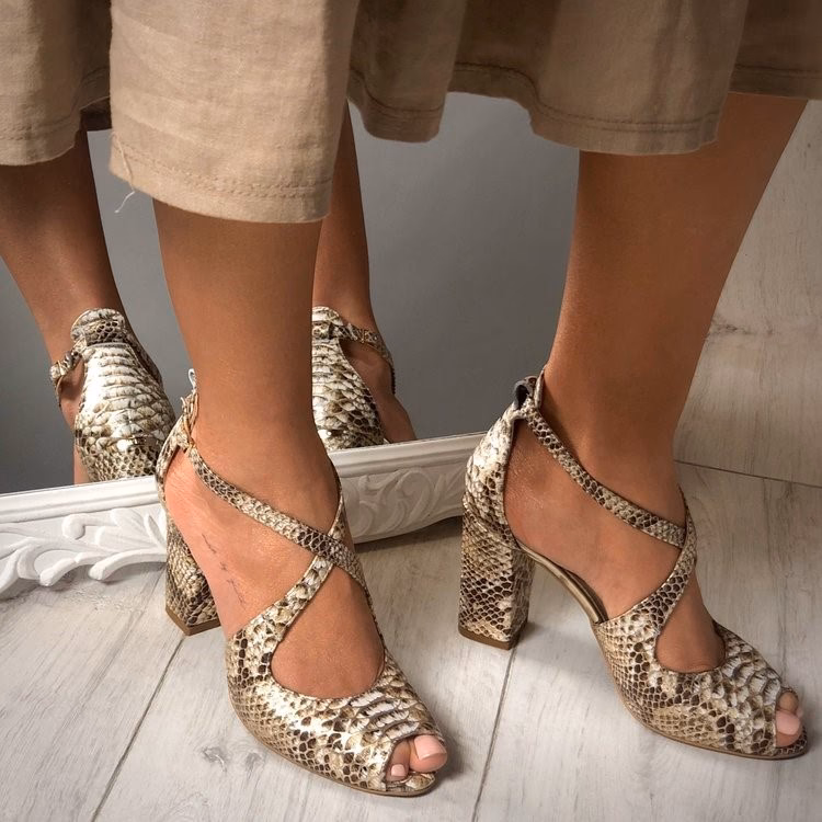 Jakie buty na szerokie stopy damskie?