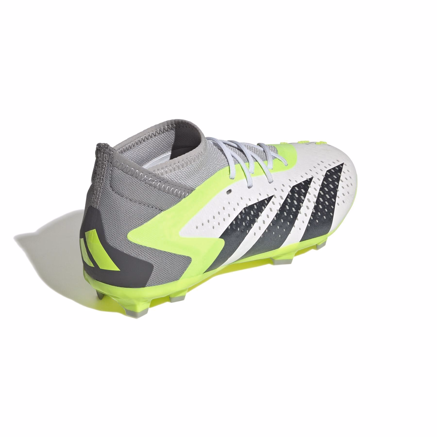 Na co zwrócić uwagę przy zakupie butów piłkarskich adidas dla dzieci?