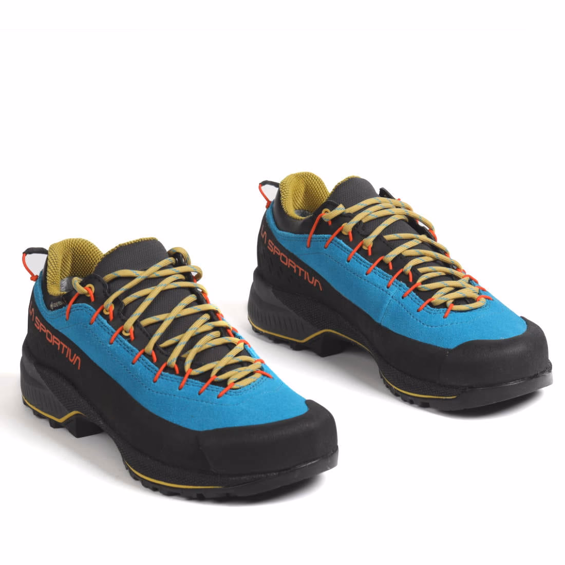 Czym się różnią buty podejściowe od trekkingowych?