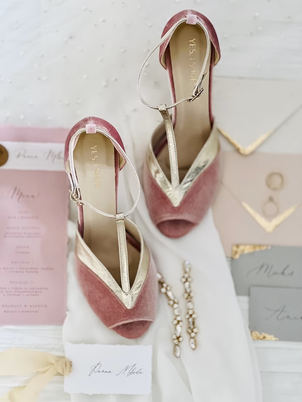 Jaki kolor sukienki na wesele 2024?