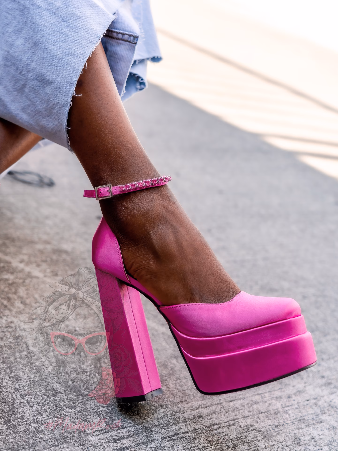 Do czego pasują różowe buty?