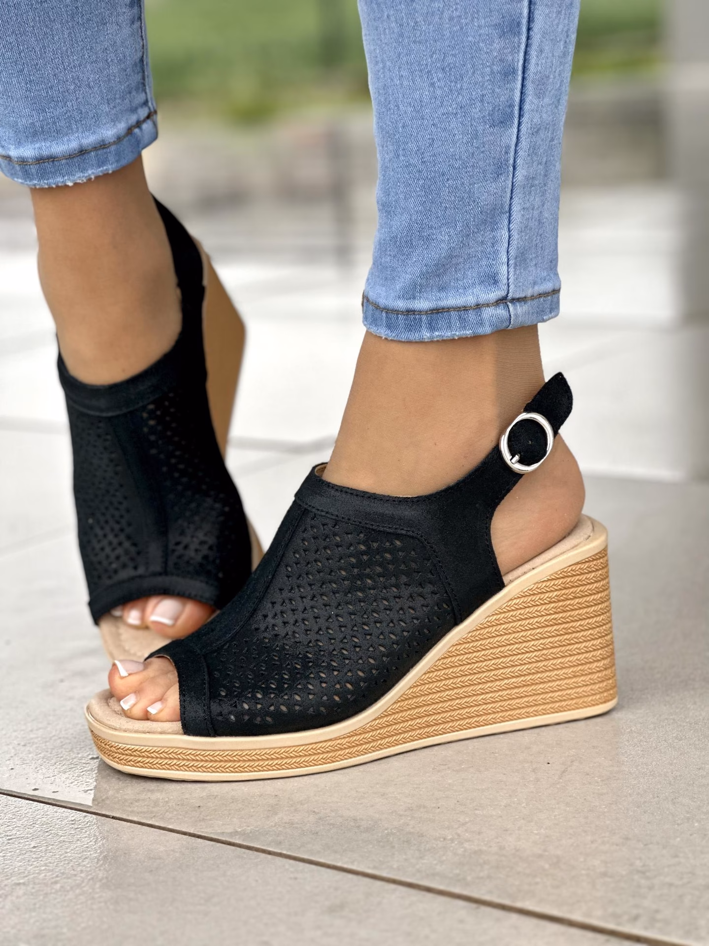 Czy sandały na koturnie są wygodne?