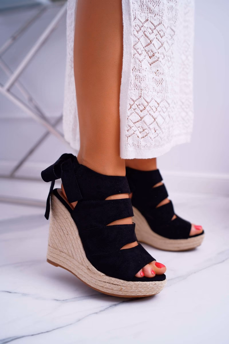 Jakie buty wyszczuplają nogi?