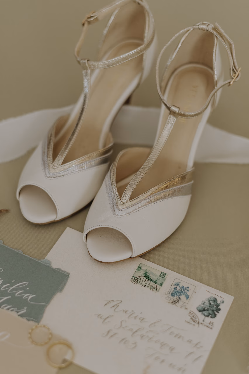 Jak dobrać wysokość obcasa do sukni ślubnej?