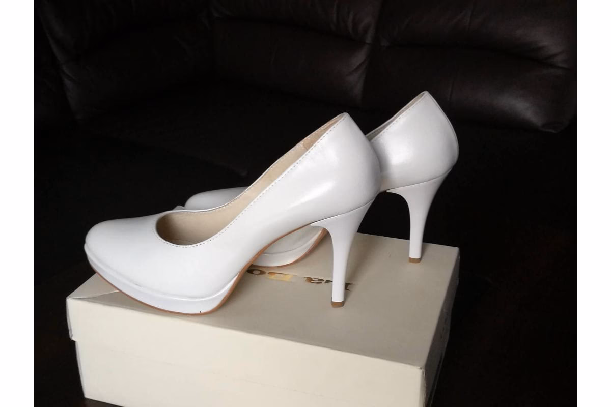 Jakie buty ślubne na wesele w plenerze?