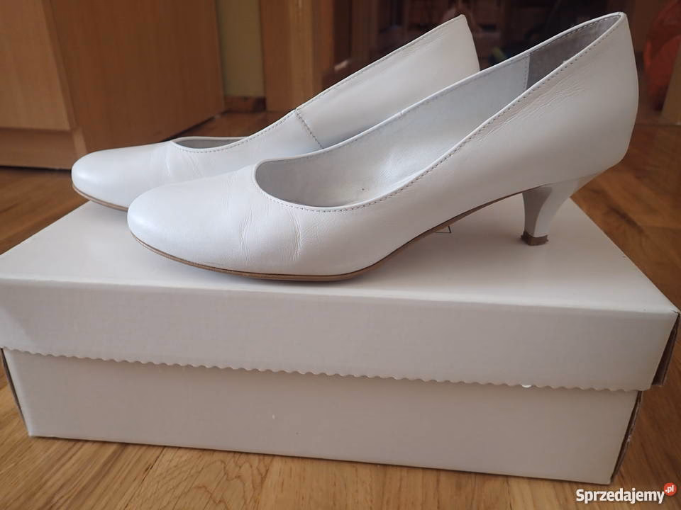 Czy buty ślubne muszą być białe?