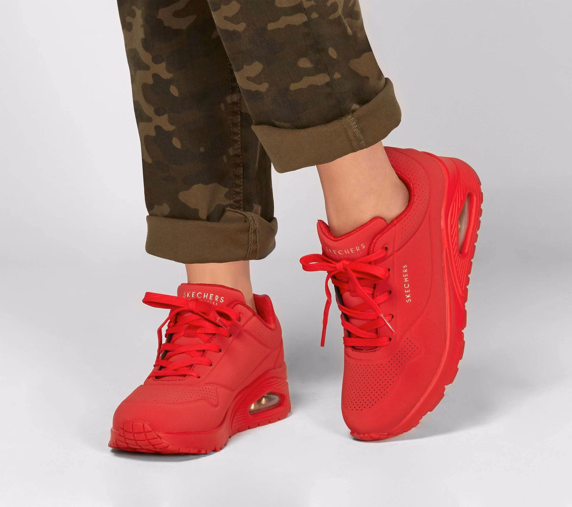 Czym się różnią sneakersy od trampek?