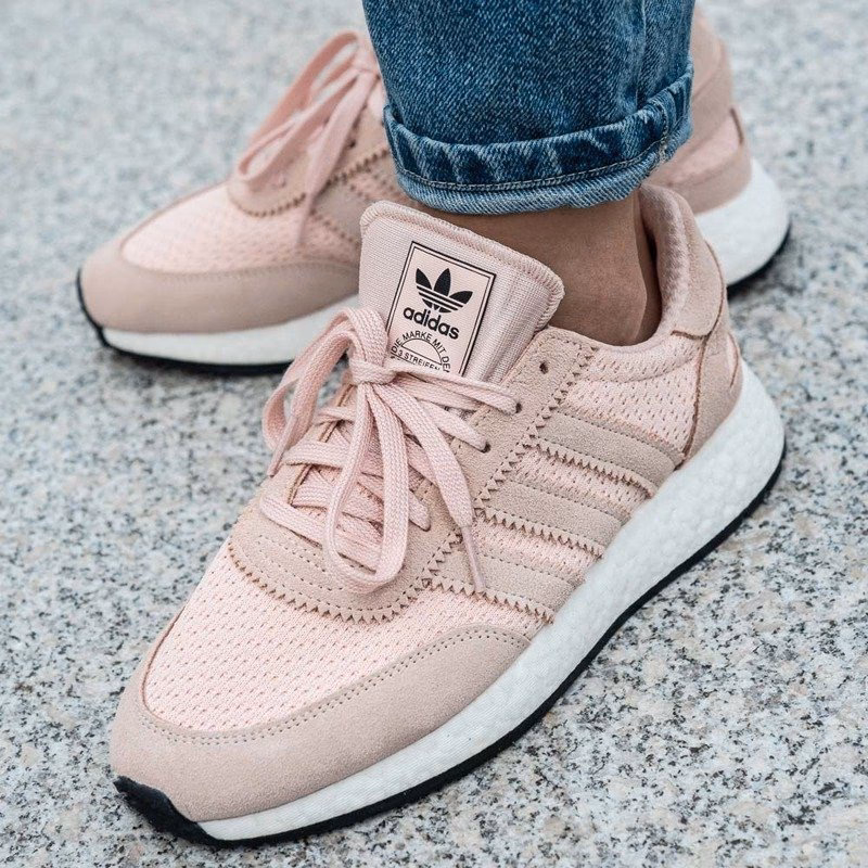 Jakie buty sportowe damskie Adidas są najpopularniejsze?