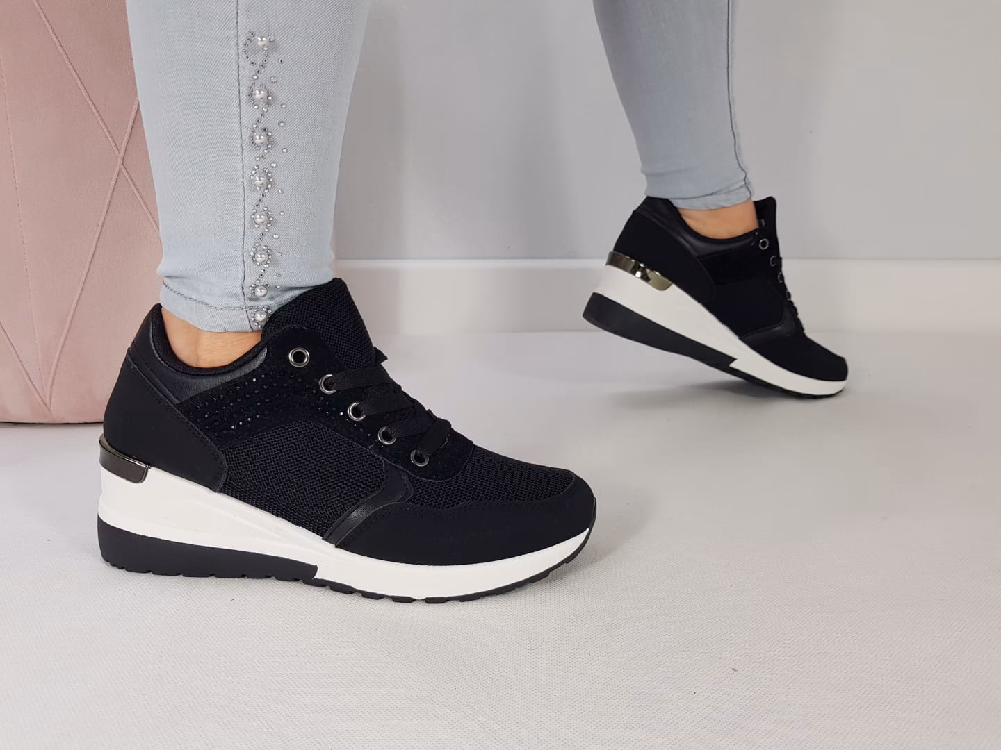 Jakie adidasy na wf dla dziewczynki?