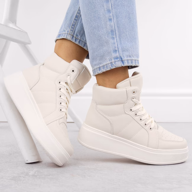 Jak nosić buty sportowe do kostki?