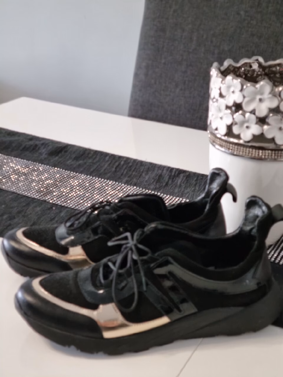 Z czego wykonane są buty Kingi Rusin?