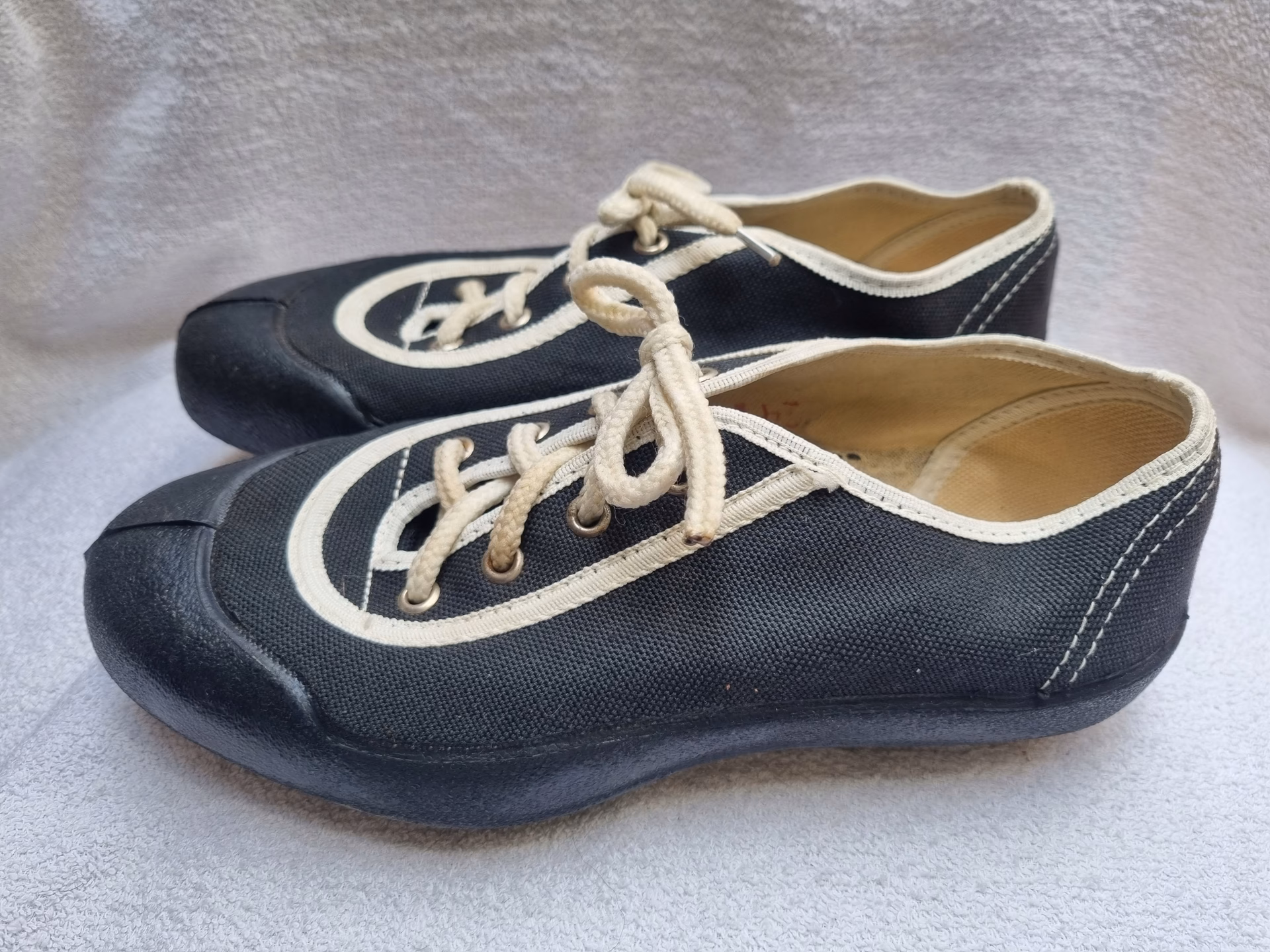 Jakie buty były modne w latach 80?