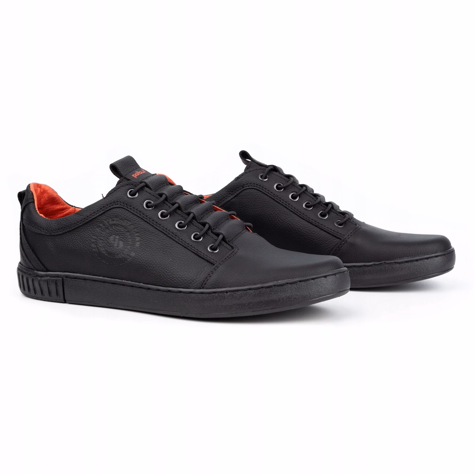 Jak nosić sportowe buty do eleganckiej stylizacji?