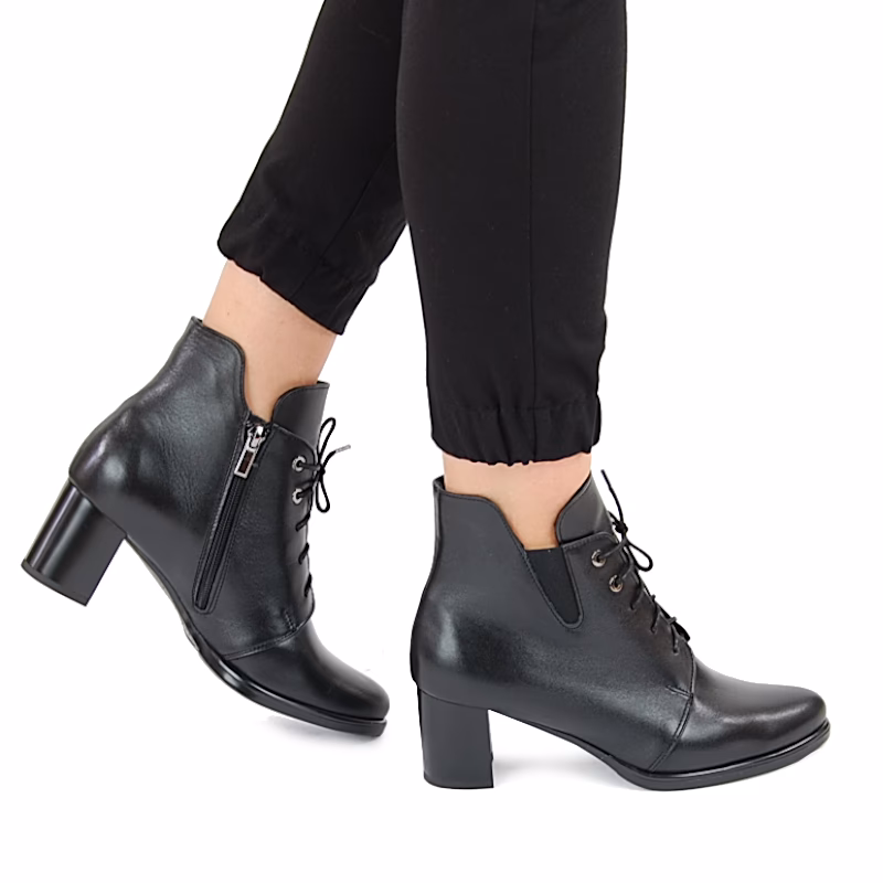 Czy buty wiązane na kostce są modne?