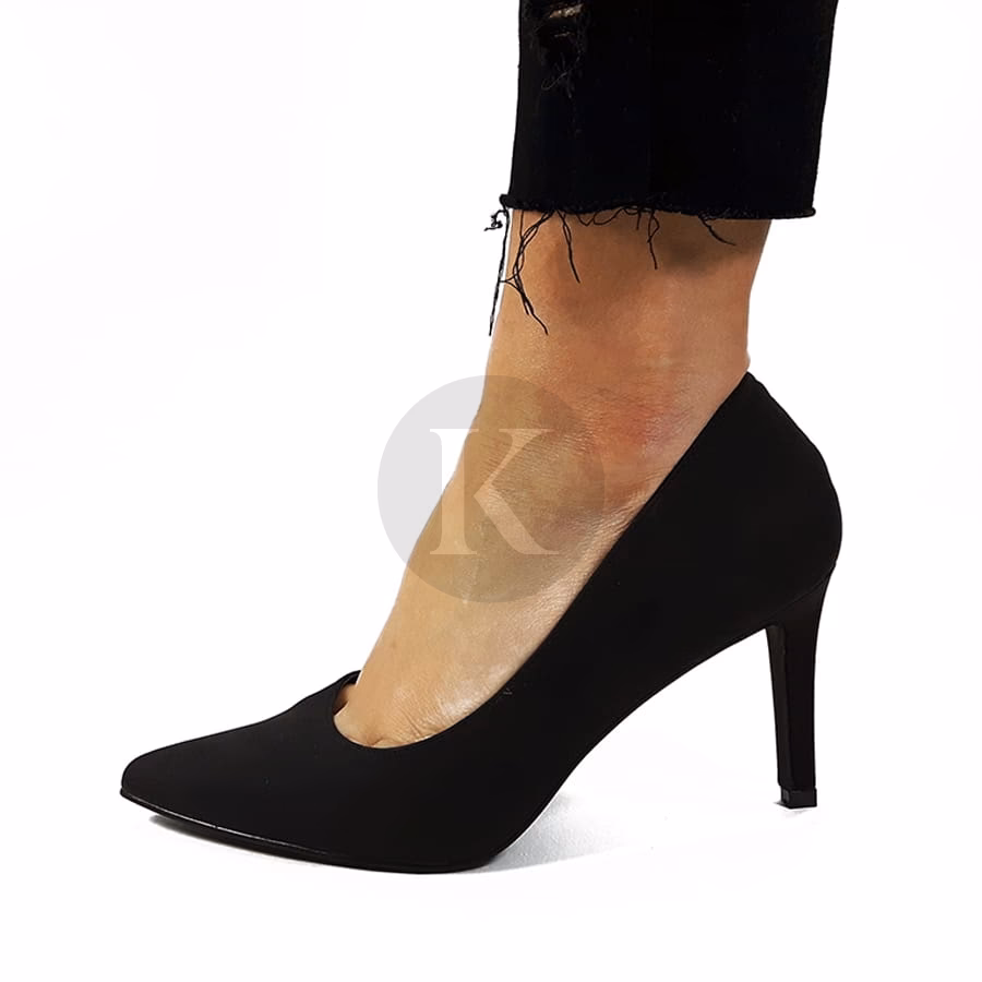 Jak chodzić w szpilkach żeby nie bolały nogi?