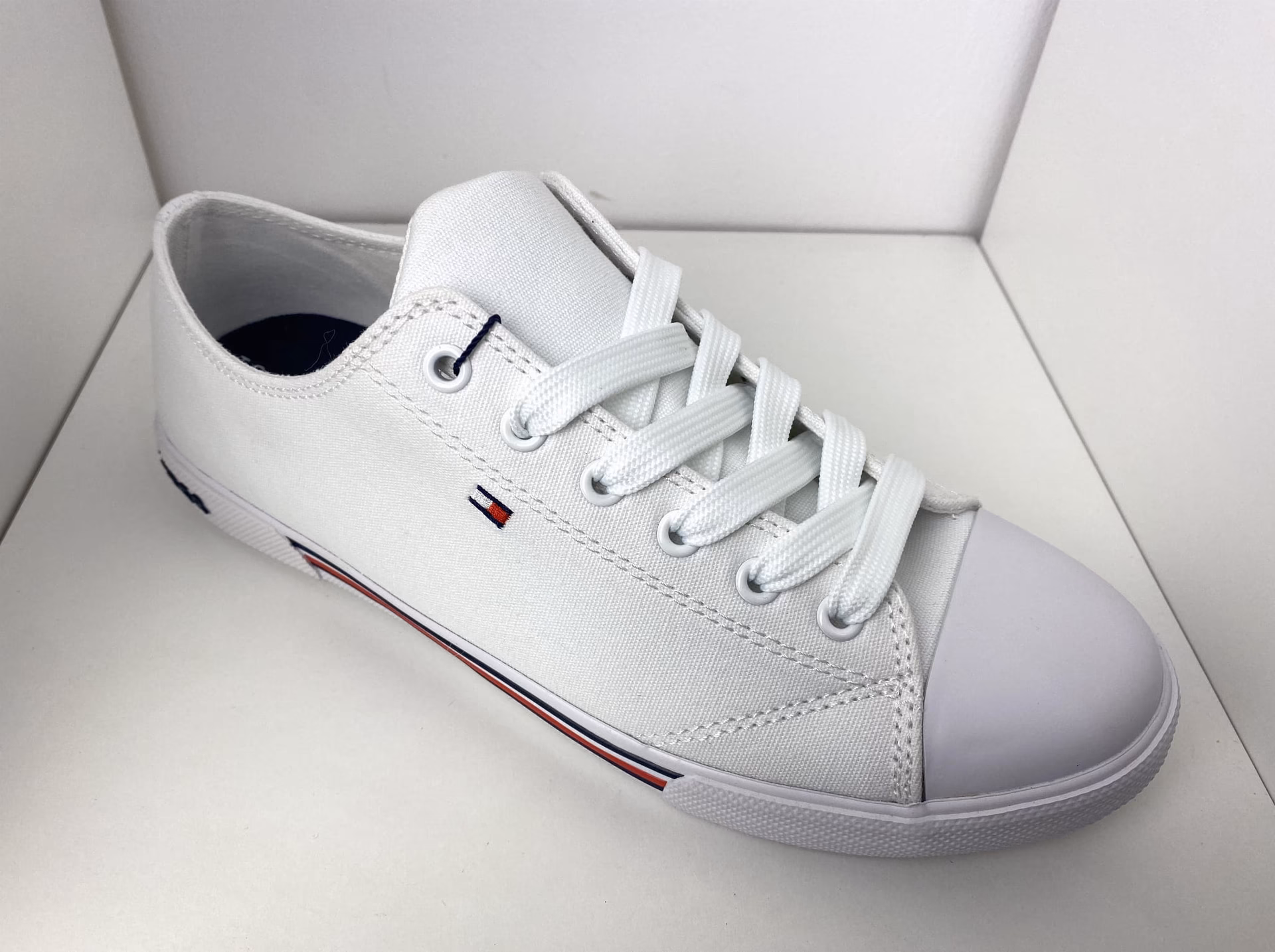 Jak rozpoznać oryginalne buty Tommy Hilfiger?