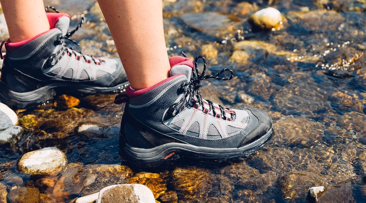 Jak dbać o buty trekkingowe damskie?