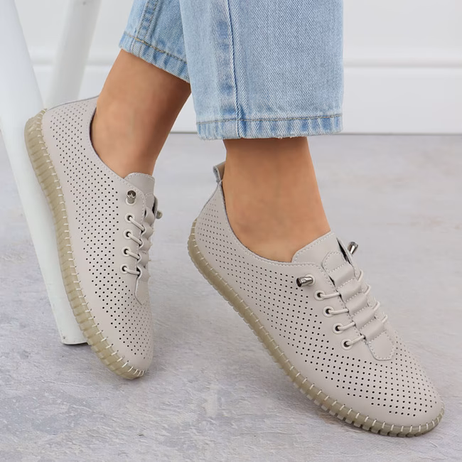 Jakie buty do płaszcza na wiosnę?