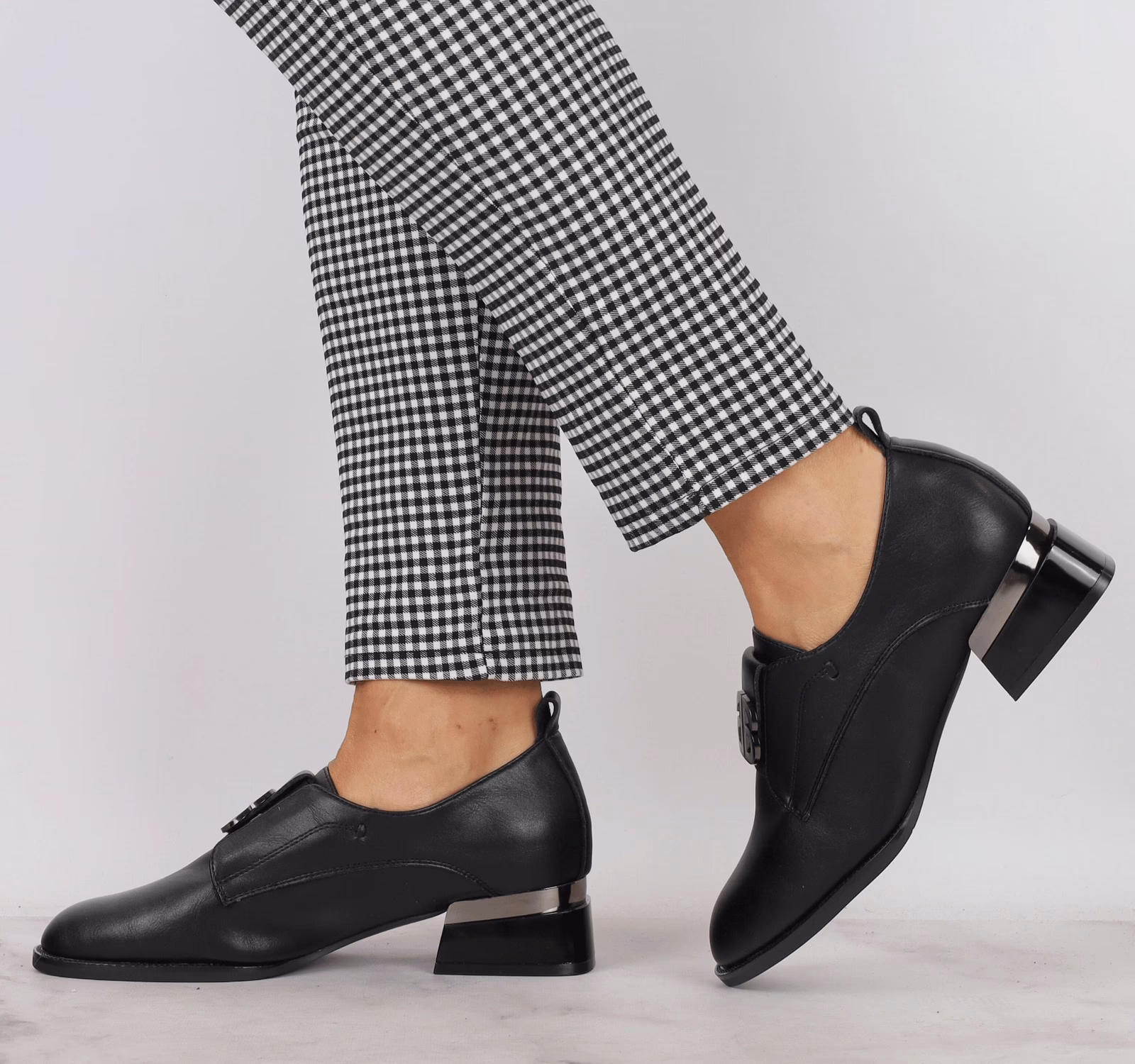 Jakie buty do sukienki na wiosnę?