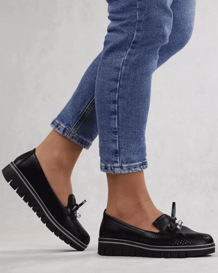 Do czego nosić czarne wsuwane buty?