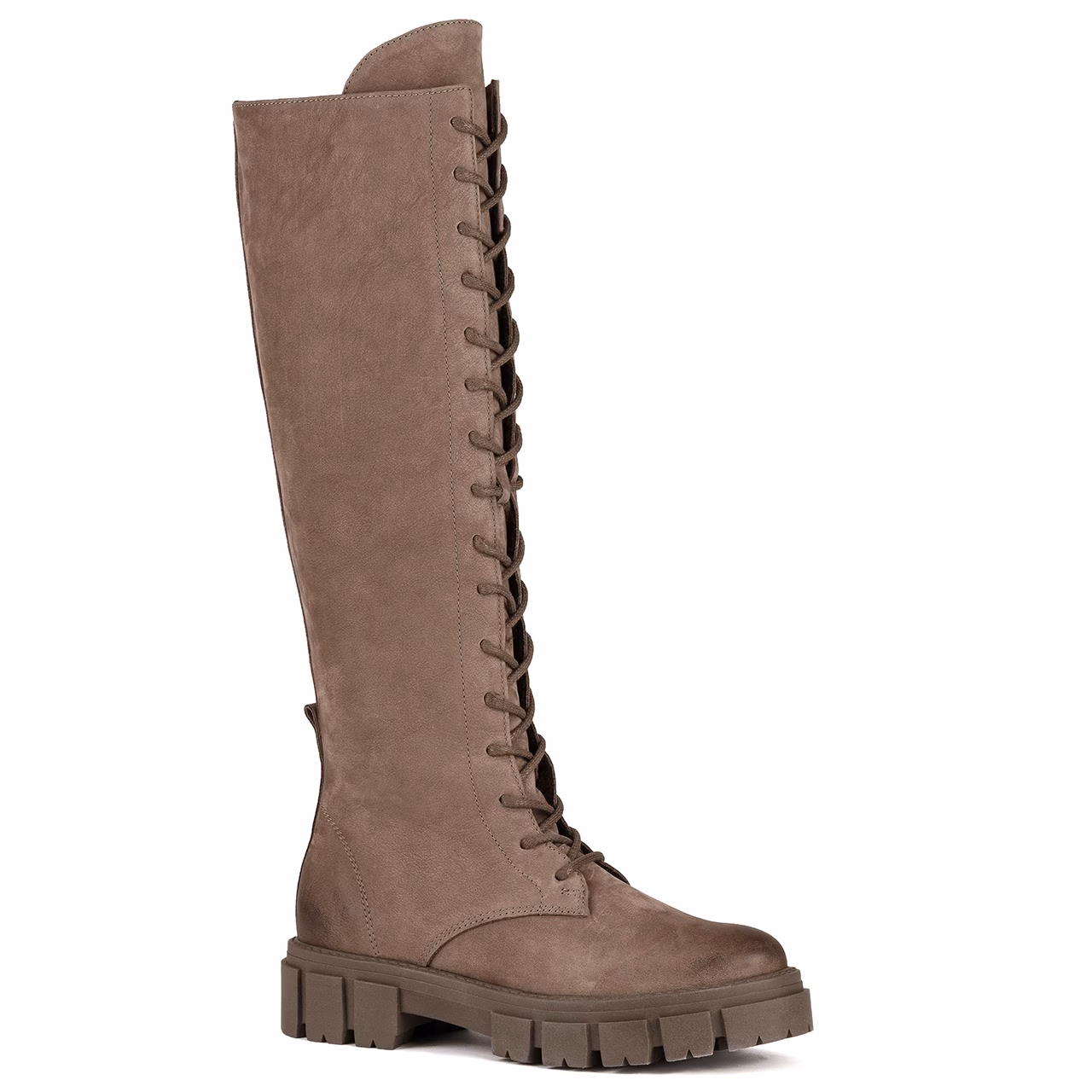 Czy buty sznurowane są modne?