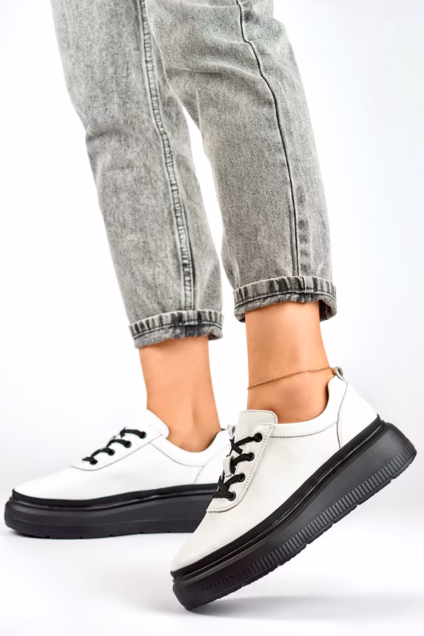 Jakie buty do czarnej sukienki na wesele?