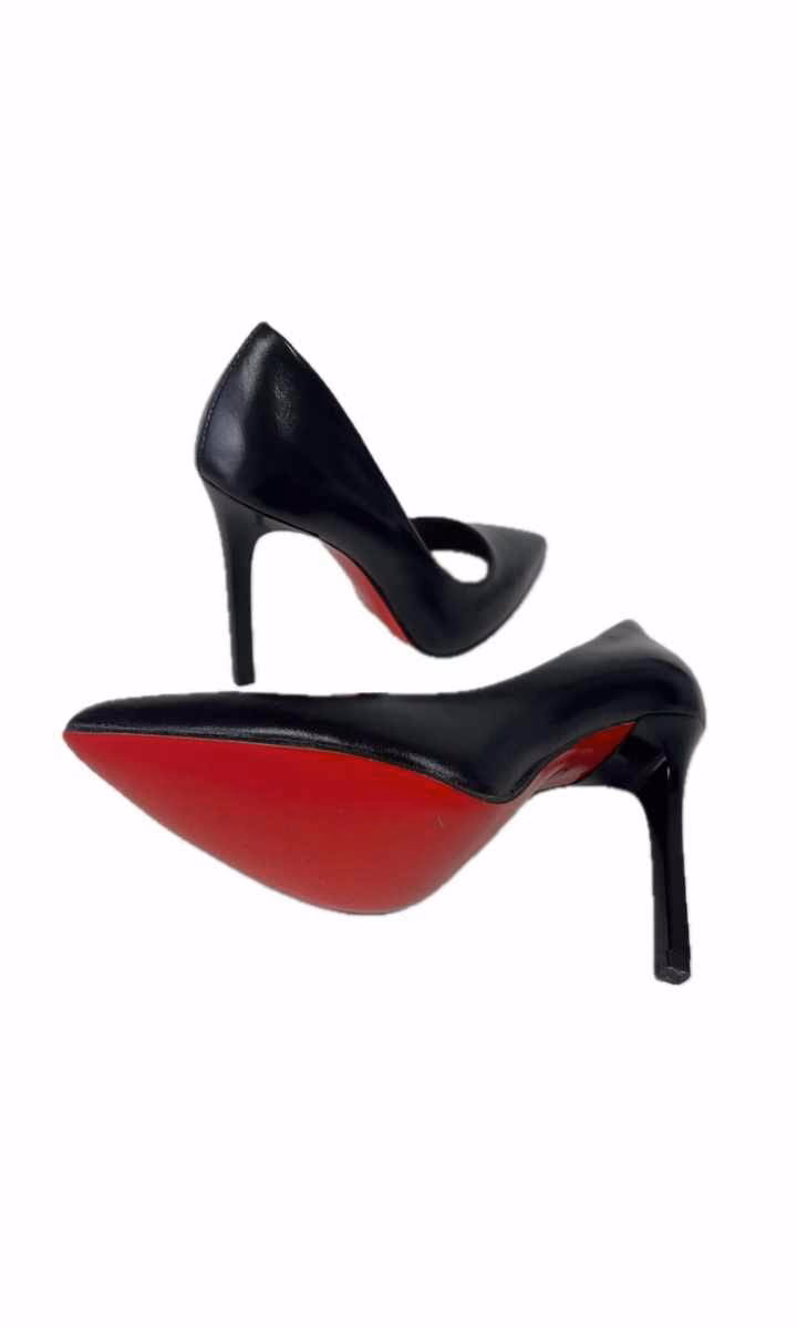 Jak nazywają się buty z czerwoną podeszwą?