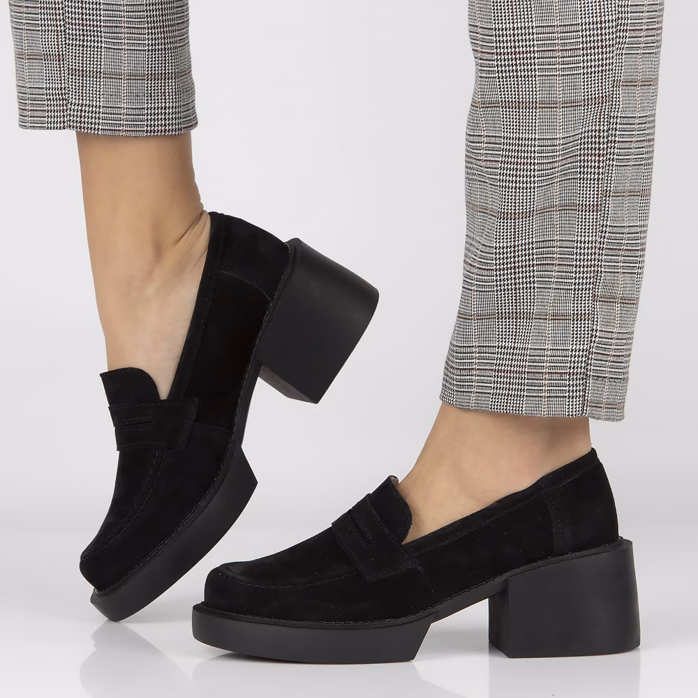 Dlaczego buty mają dziury?