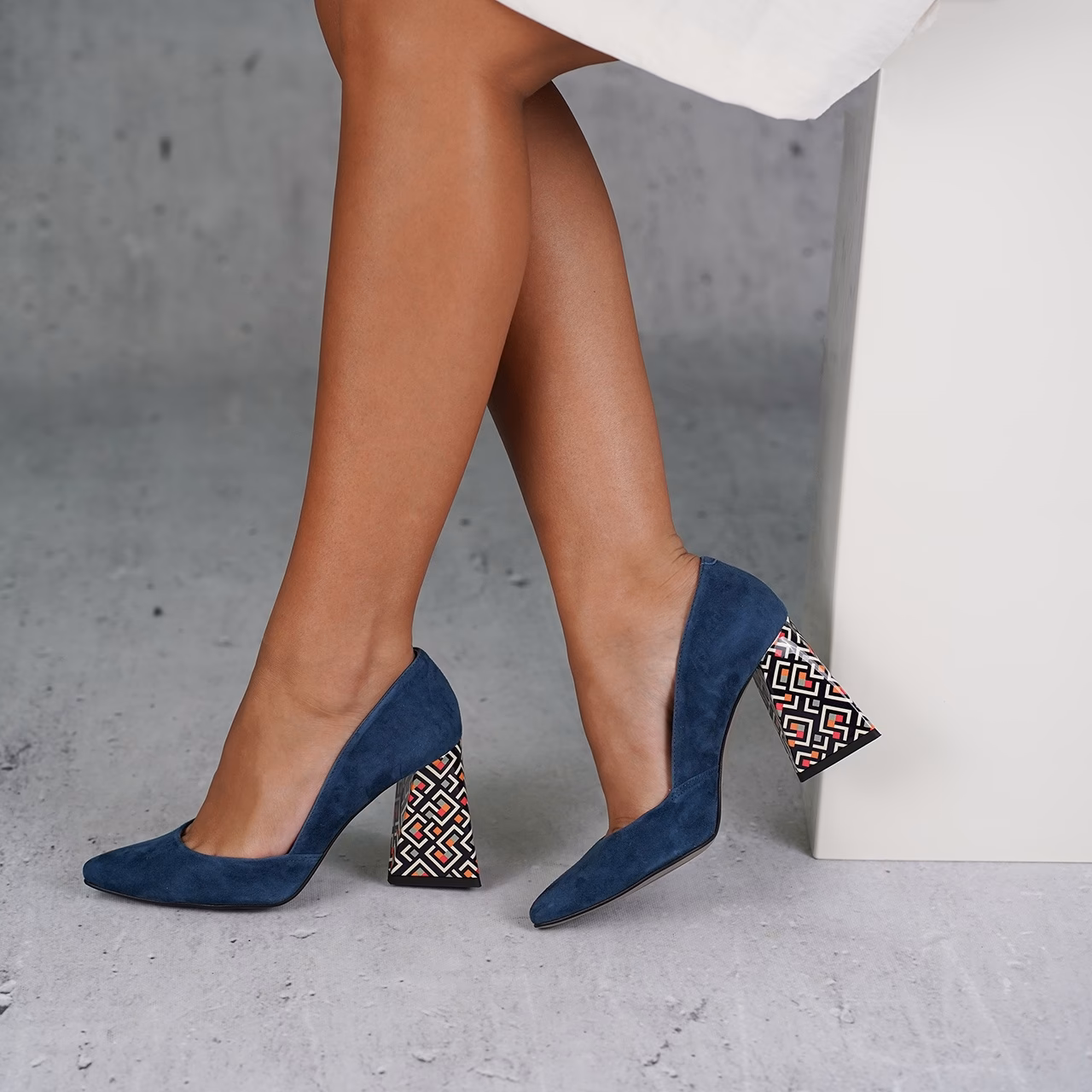 Czy kolorowe buty są modne?