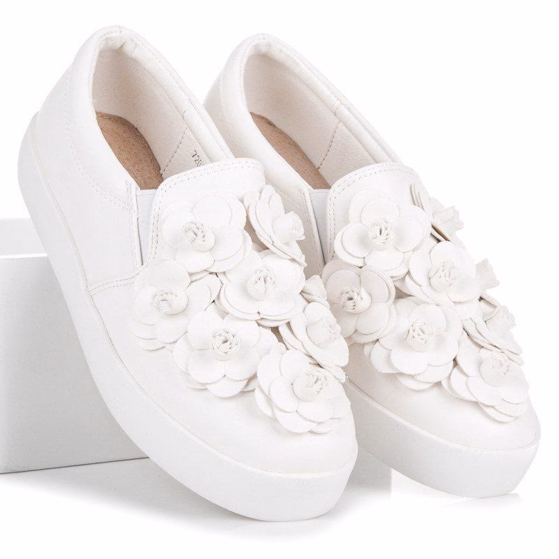 Czy buty z kwiatami są modne?