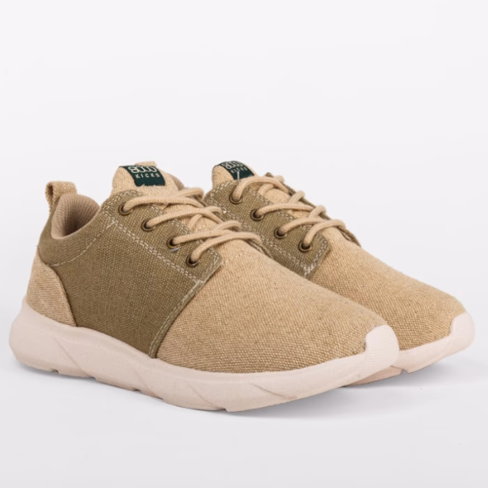 Czy można zaprojektować własne buty z motywem marihuany?