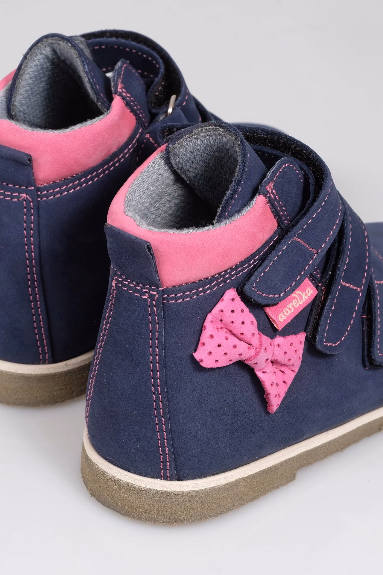 Czy dzieci mogą nosić buty na obcasie?