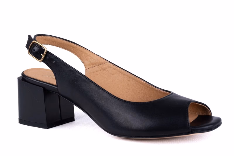 Jak nosić botki peep toe?