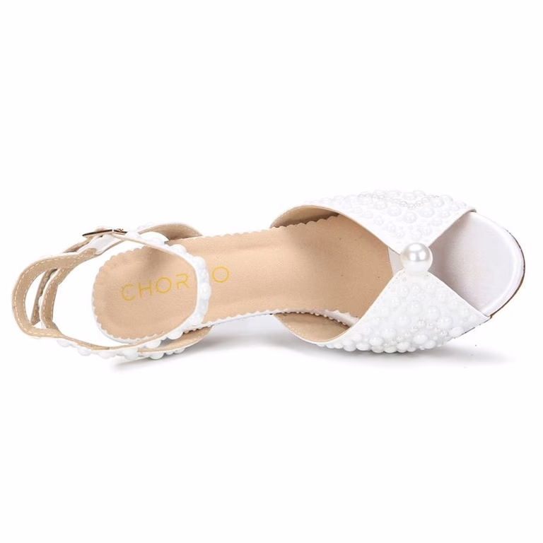 Jak wyczyścić buty z perłami?