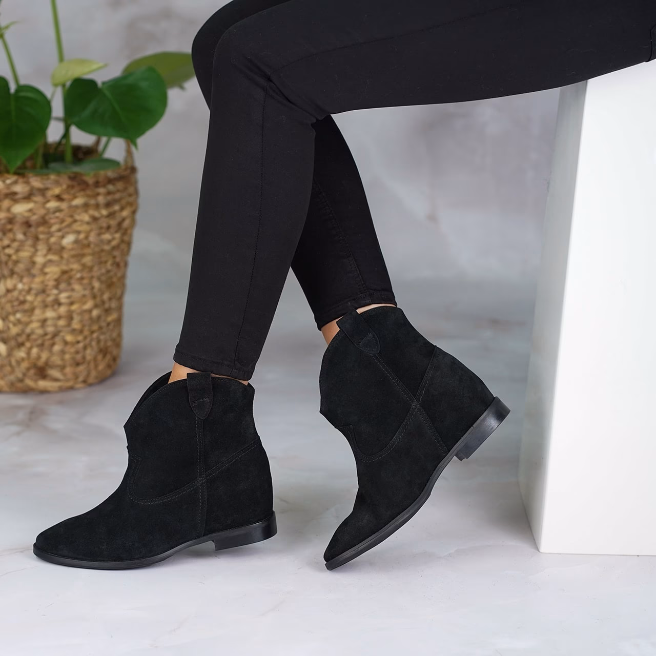 Jak wyszczuplić nogi butami?