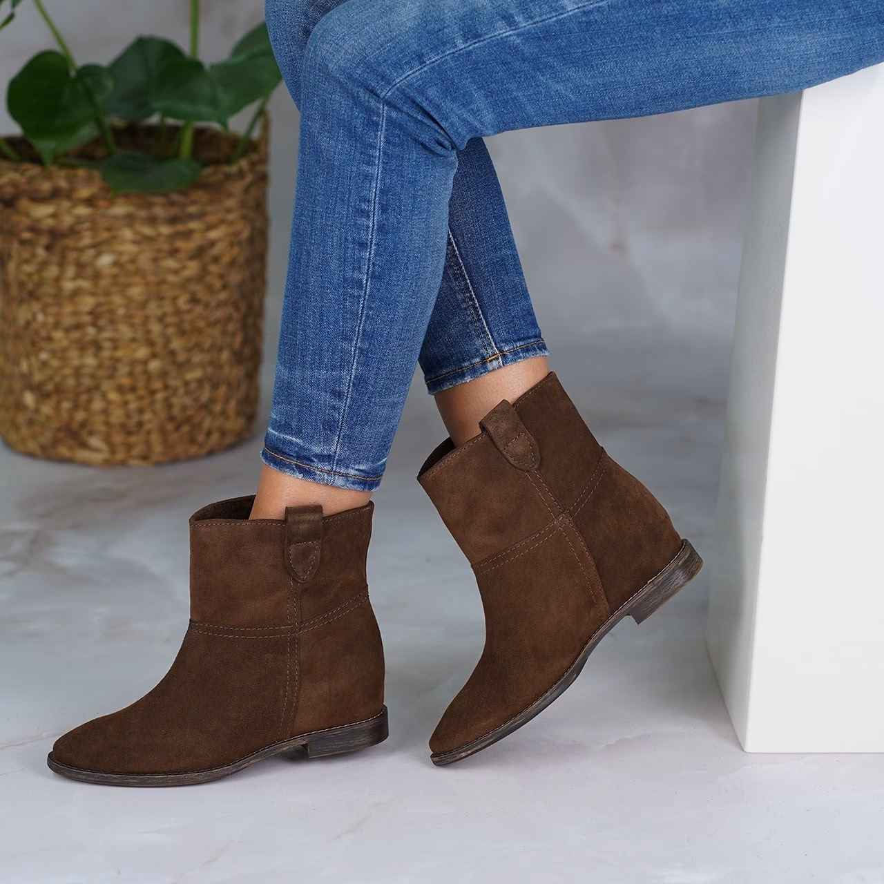 Jakie buty na koturnie są modne w tym sezonie?