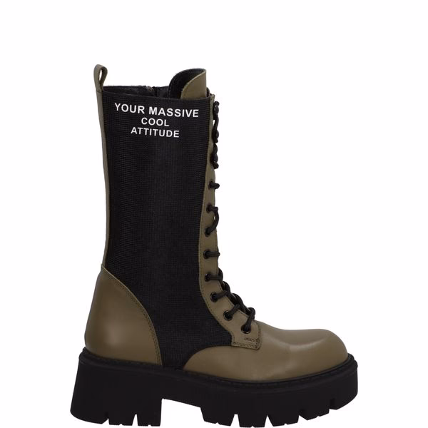 Jak nosić buty z wysoką cholewką?