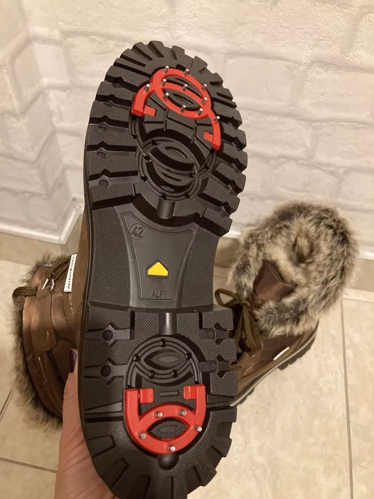 W jakim sklepie można kupić buty z kolcami?